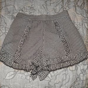 Highwaisted Gingham Ruffle Shorts